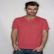 B&C Mick Deluxe V Neck T-Shirt