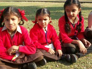 683825_school_girls.jpg